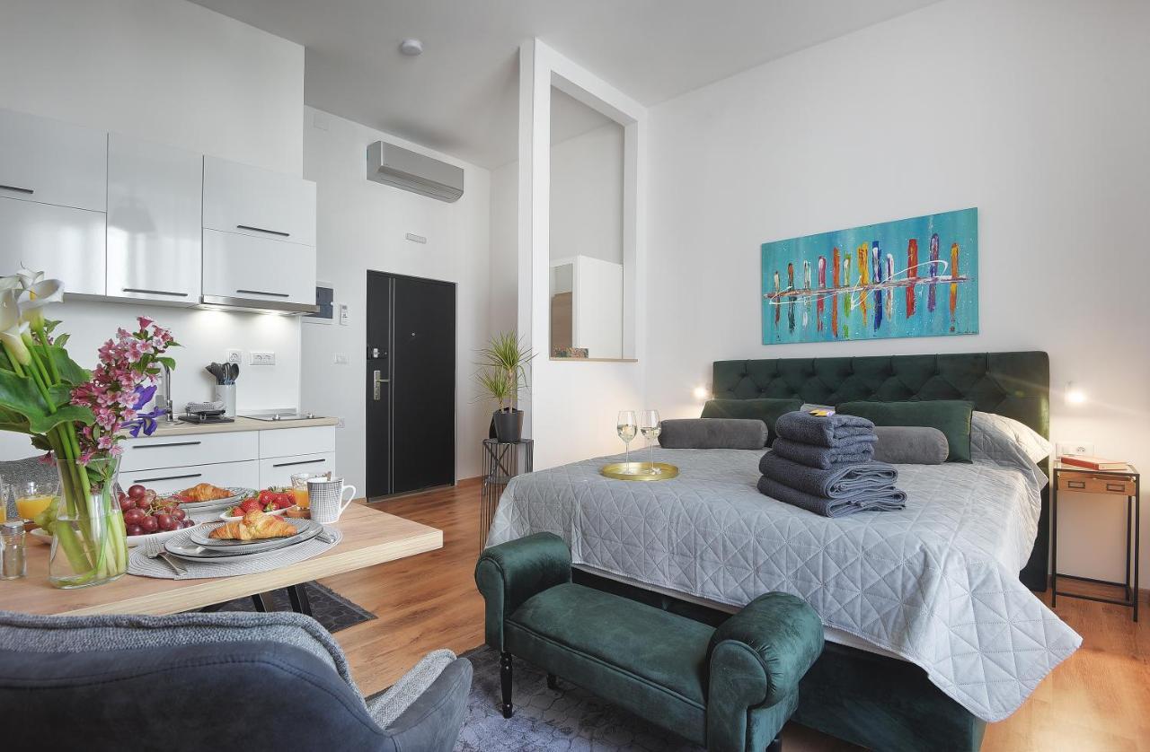 Emi Luxury Apartments Pula Exterior photo