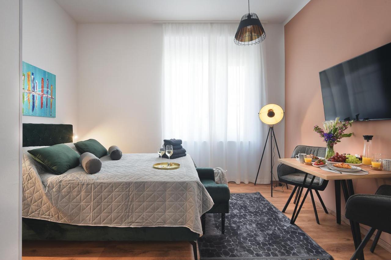 Emi Luxury Apartments Pula Exterior photo