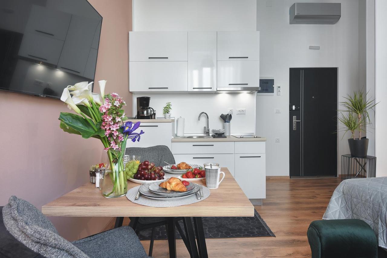 Emi Luxury Apartments Pula Exterior photo