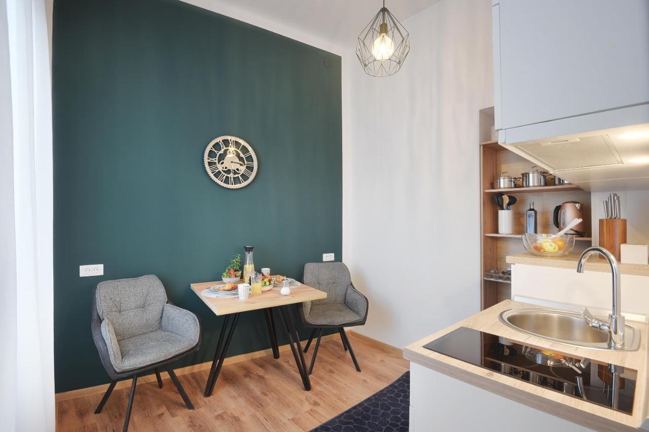 Emi Luxury Apartments Pula Exterior photo