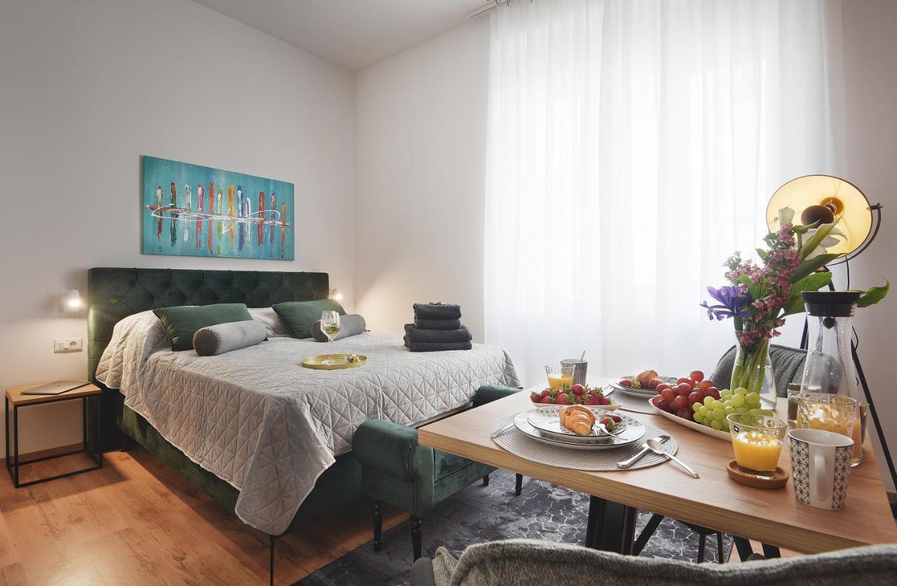 Emi Luxury Apartments Pula Exterior photo
