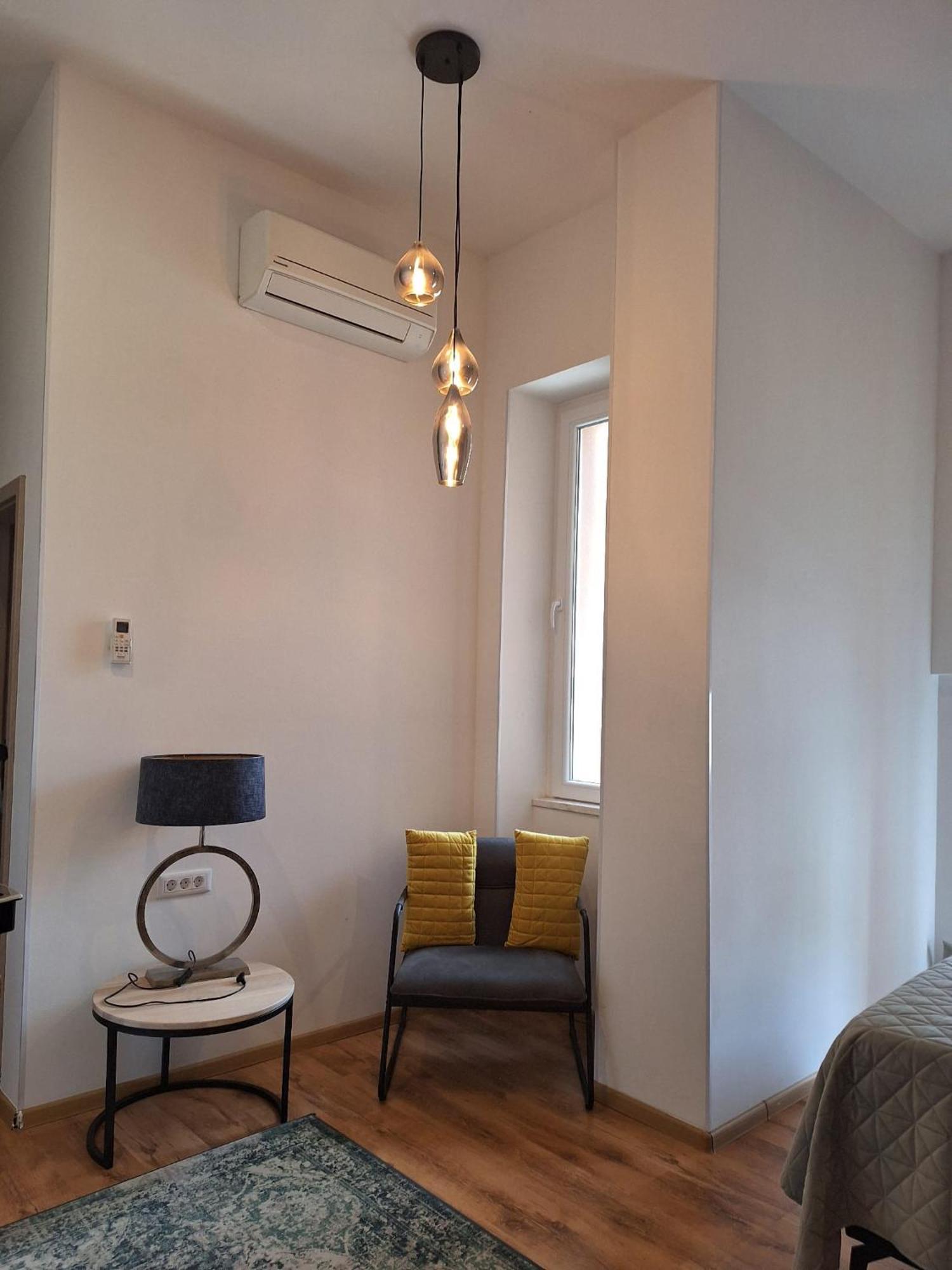 Emi Luxury Apartments Pula Exterior photo